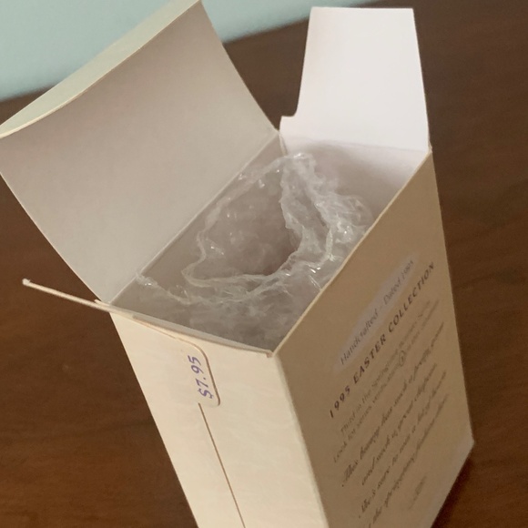 Hallmark Springtime Bonnets Easter Collection 1995 #3 in Series - Picture 4 of 7